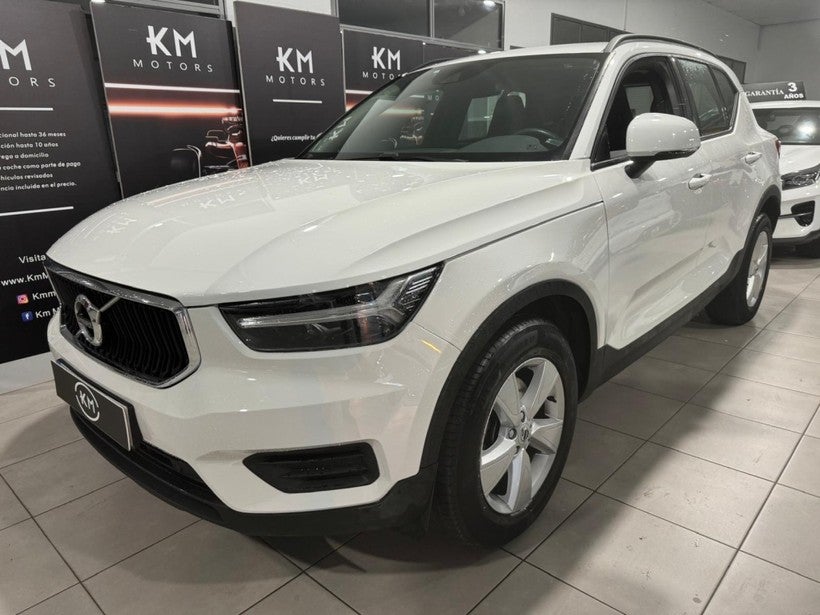 VOLVO XC40 T2 Momentum Core