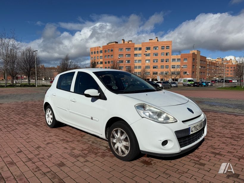 RENAULT Clio (2013) - 3.800 € en Madrid