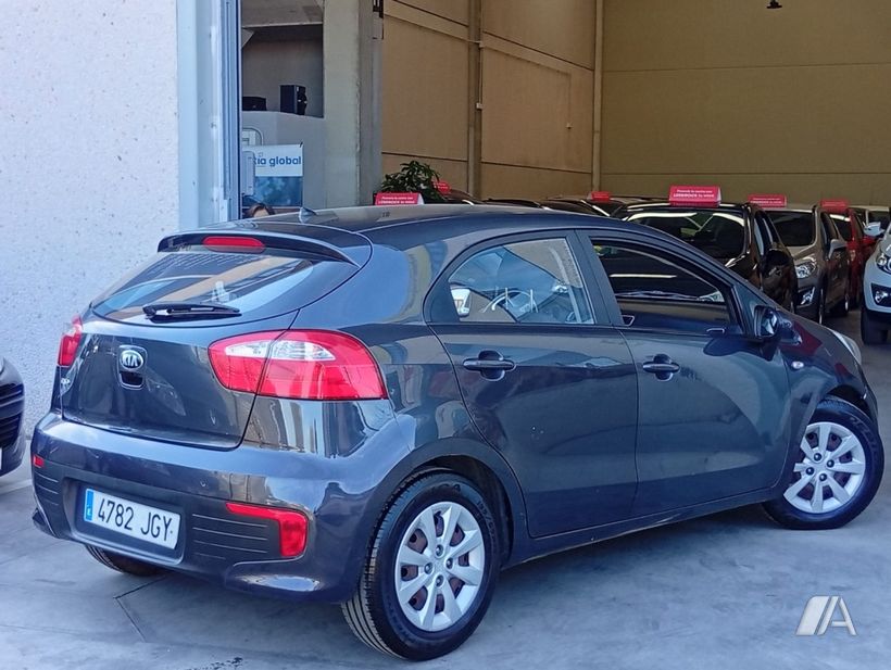 KIA Rio (2015) - 7.495 € en Madrid