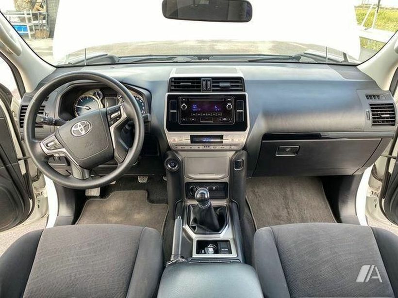 TOYOTA Land Cruiser (2018) - 37.100 € en Córdoba