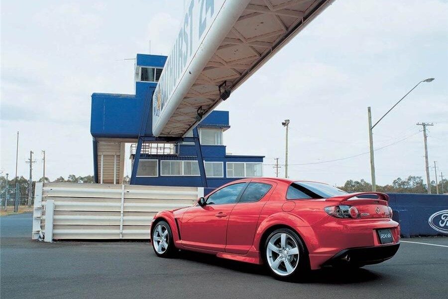 Mazda regala un curso de conducción al comprar un RX-8
