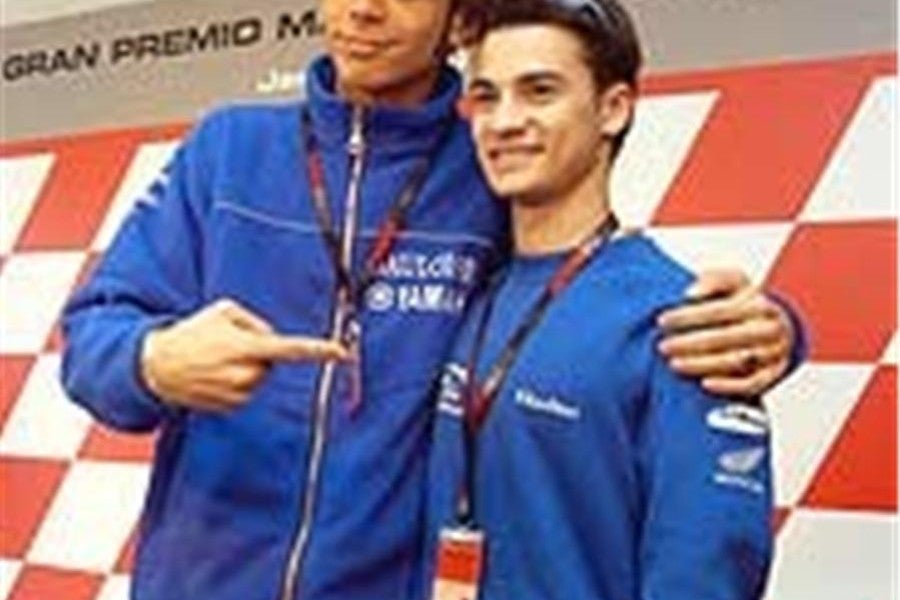 Rossi se coloca al frente y Pedrosa roza la 'pole' en los primeros entrenamientos
