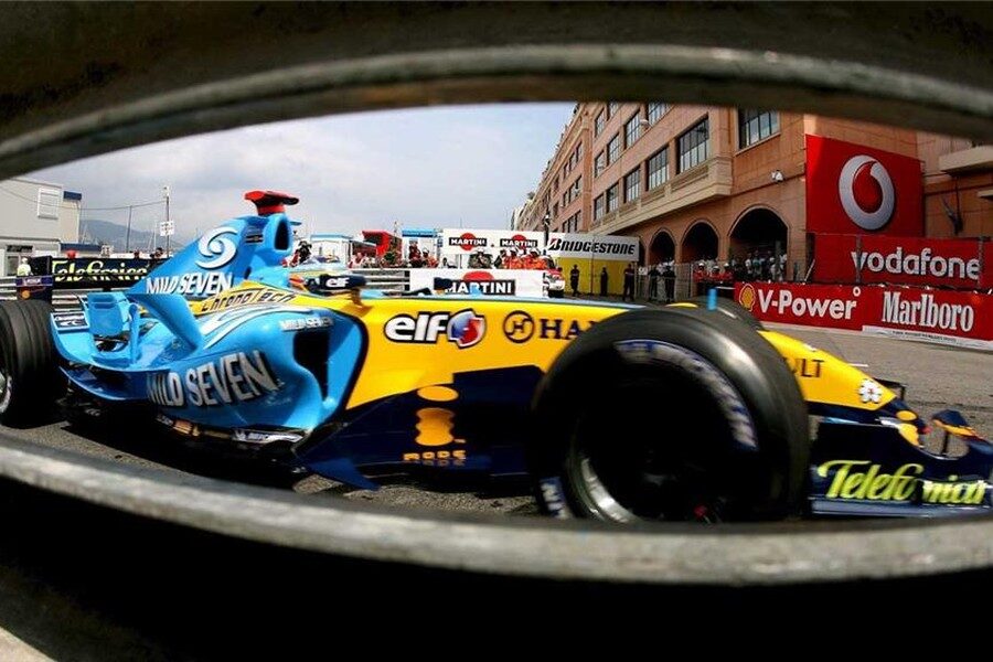 Alonso: 'Schumacher sigue fuerte pero siguiendo así obtendremos un buen colchón'