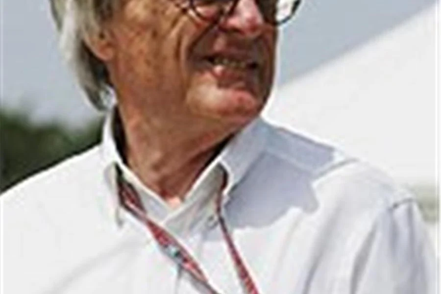 Ecclestone: ´Alonso no hace demasiado por la Fórmula Uno´