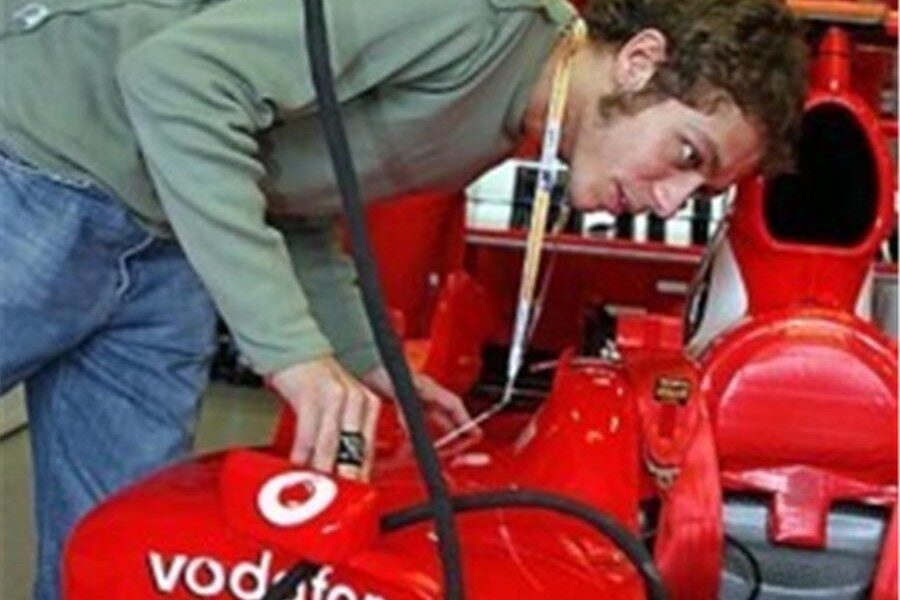 Rossi dice 'no' de momento a la Fórmula Uno
