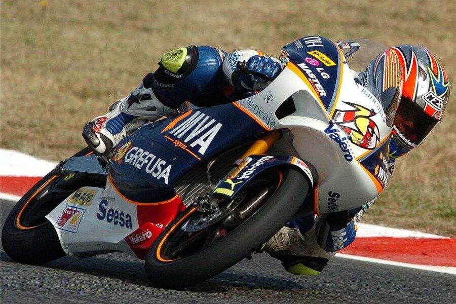 Álvaro Bautista saldrá mañana primero en 125 cc.