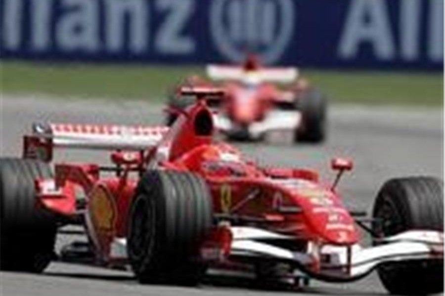 Michael Schumacher logra la pole position en una sesión dominada por Ferrari
