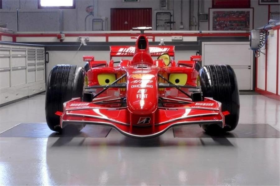 Ferrari presenta el F2007 con el que quiere frenar a Alonso