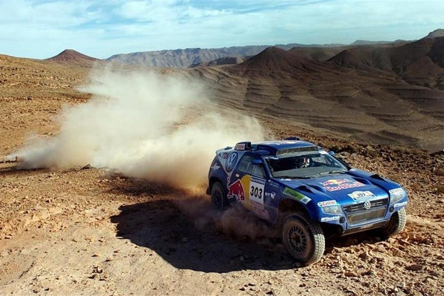 Sainz continúa líder tras la primera etapa mauritana que ganó Gordon