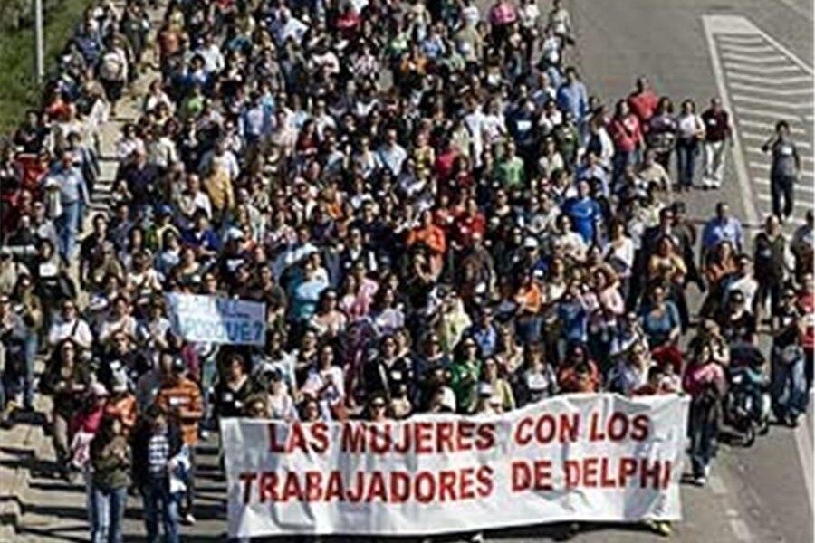 Cerca de 10.000 personas se manifiestan frente a la fábrica de Delphi en apoyo a los trabajadores