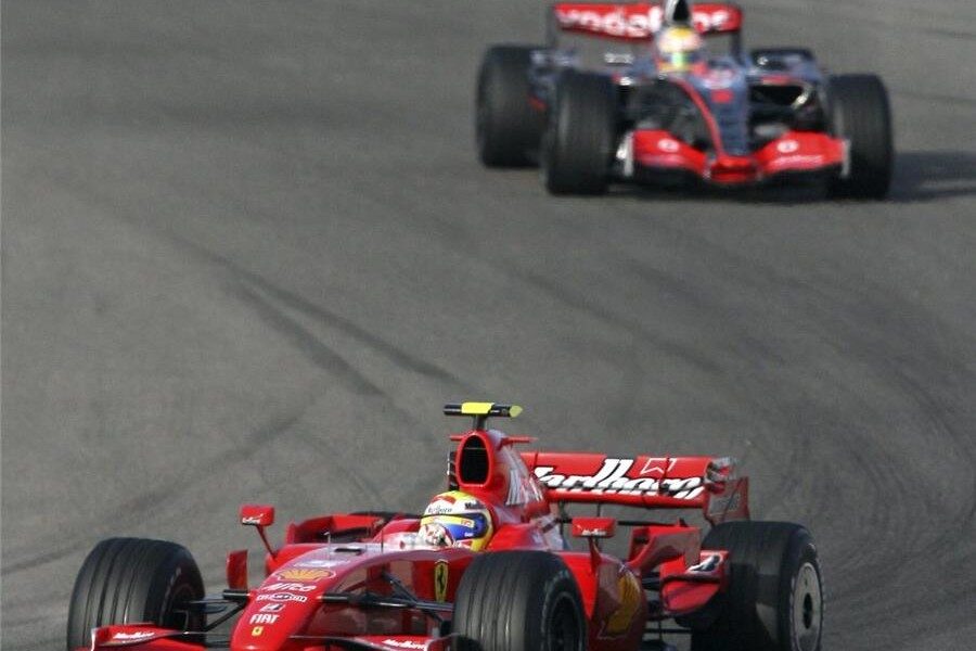 Massa termina en cabeza y Alonso en quinta posición