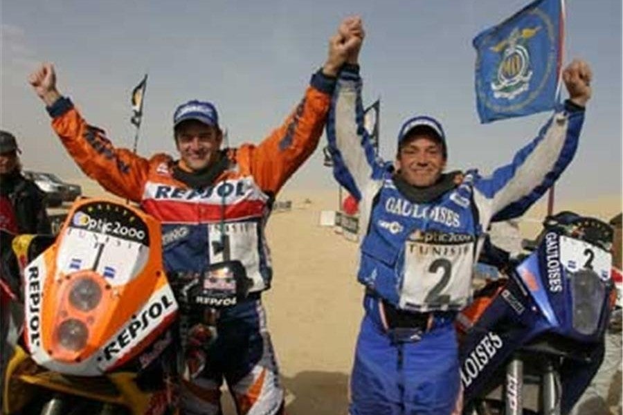 Victoria final de Coma en motos y de Schlesser en coches