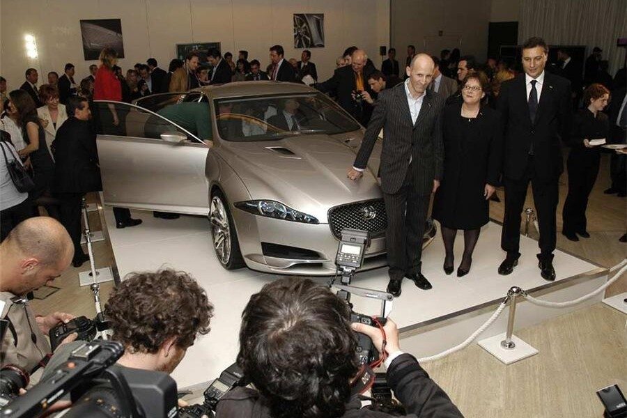 Jaguar presenta su prototipo C-XF en Madrid