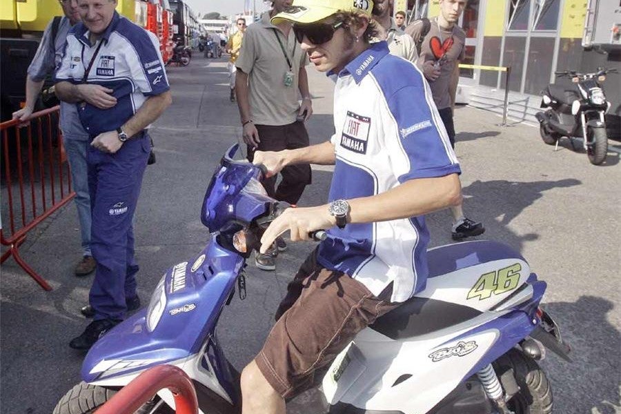 Rossi saldrá primero