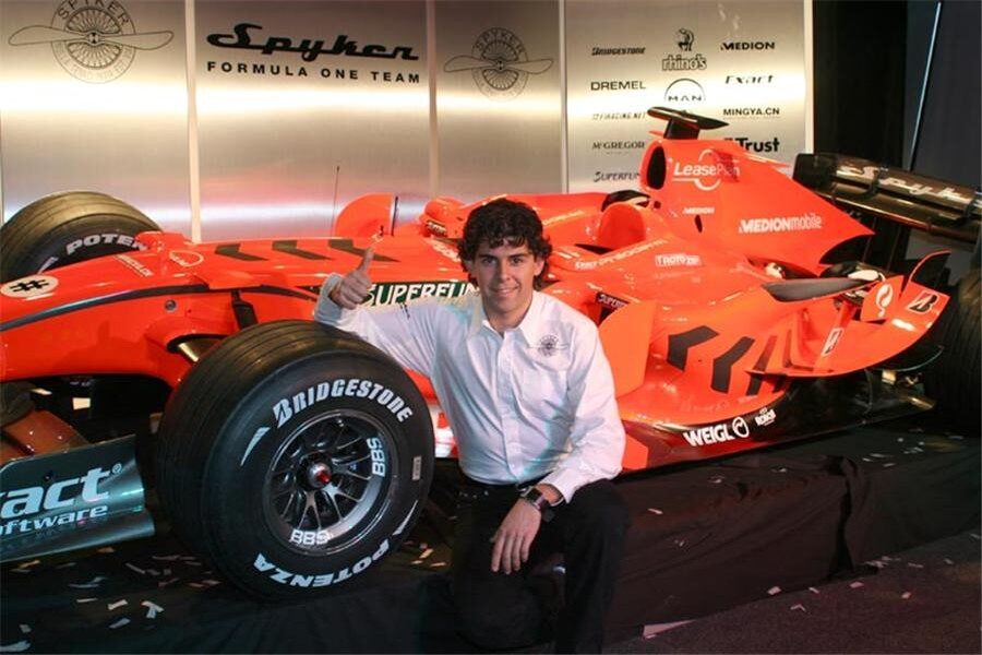 Adrián Vallés medita irse de Force India