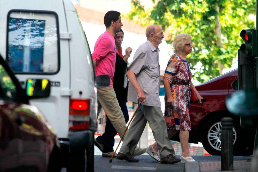 Conócete a ti mismo los mayores como peatones y conductores