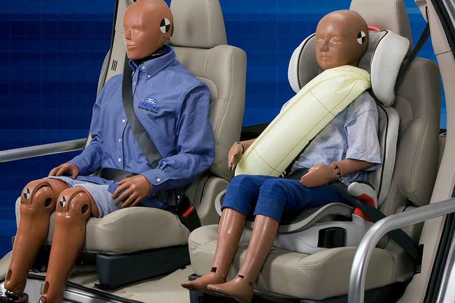El cinturón trasero con airbag está pensado para mejorar la seguridad de los más pequeños.