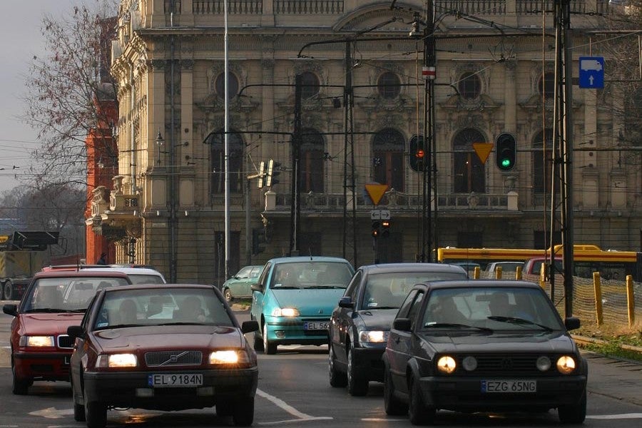 Conoce la normativa de cada país para viajar en coche por Europa.