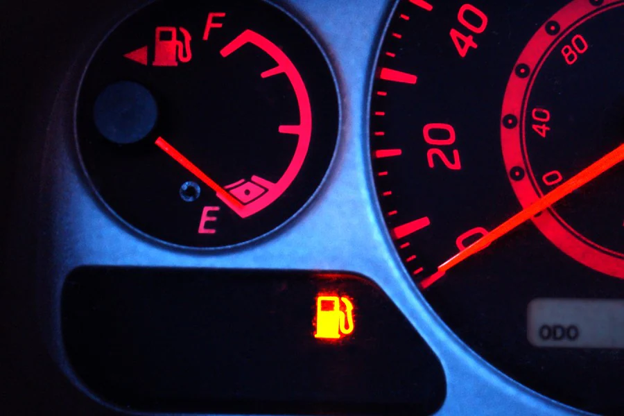 Revisar adecuadamente el motor de tu coche y reponer los líquidos con productos de calidad puede reducir el consumo de combustible hasta en un 10%.