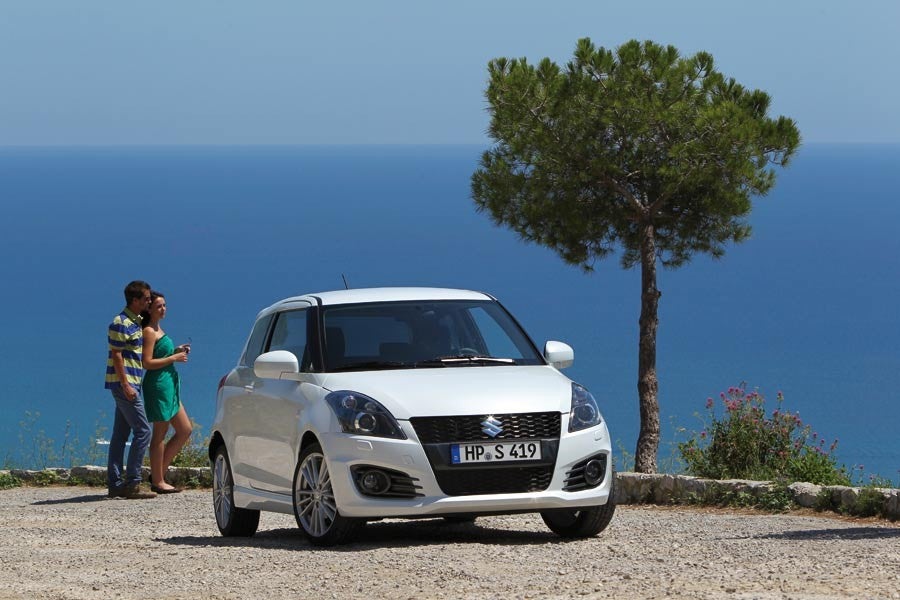 Suzuki define así el cliente tipo del Swift Sport: "personas activas, entre 30 y 40 años, que disfrutan de su estilo de vida, son activos, deportistas, deportivos y que aprecian una conducción dinámica".