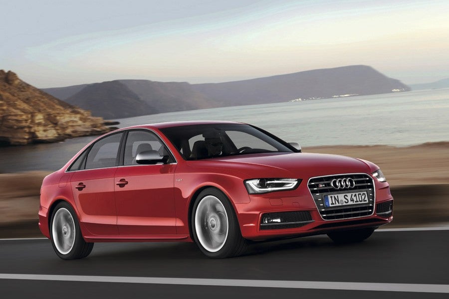 El S4 combina la elegancia y deportividad de Audi con la potencia y velocidad de los modelos S