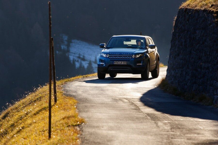 En este tipo de carreteras, el Range Rover Evoque se muestra ágil como un felino.