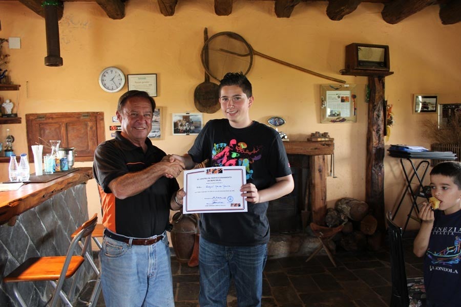 Al final de la jornada, un diploma acreditativo de que el curso ha sido realizado con aprovechamiento. Y la foto y el aperitivo de despedida, por supuesto…