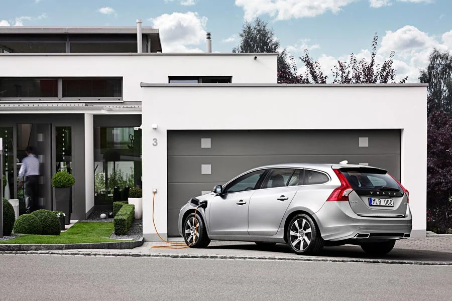 Este nuevo y revolucionario Volvo puede recargarse desde el aparcamiento de casa.