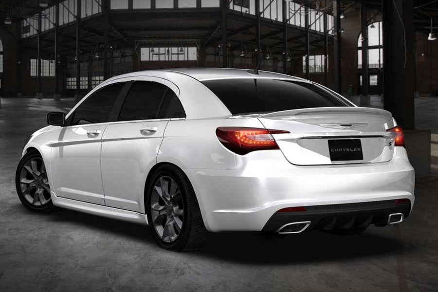 Vista trasera del Chrysler 200 Super S de Mopar.