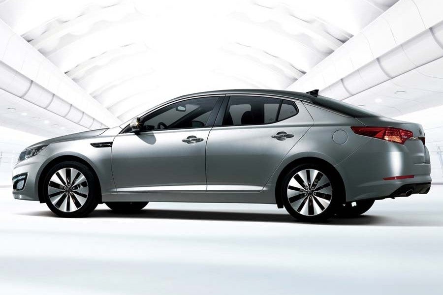 El Kia Optima llega a España con un motor diésel de 136 CV y tres acabados diferentes.