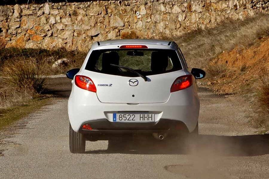 El tacto de los frenos del Mazda 2 es muy agradable, con una respuesta firme en cualquier circunstancia. Foto: Jordi Villanueva.
