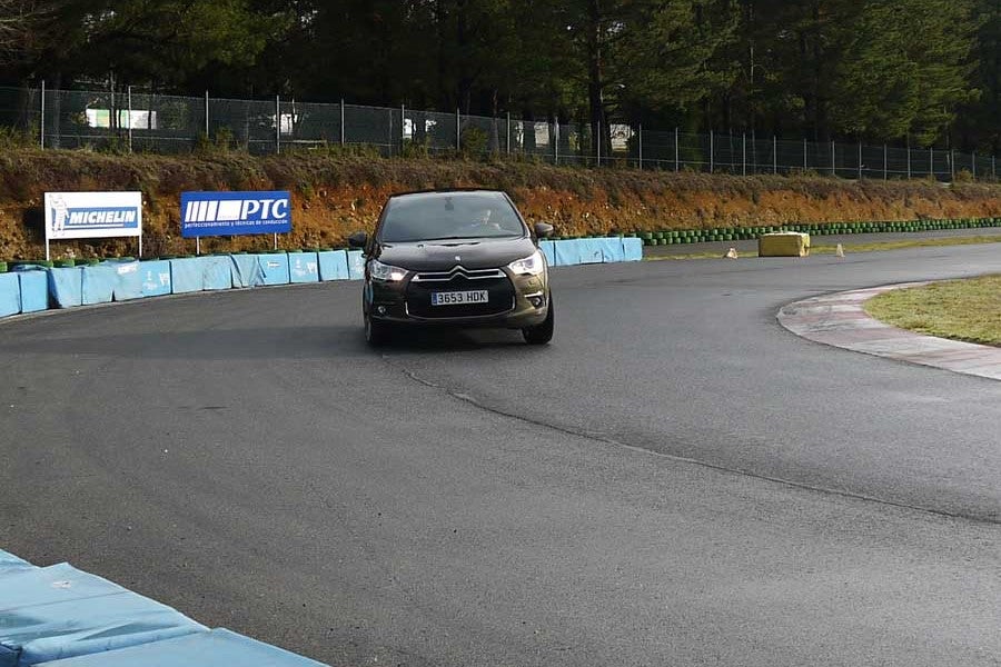 Aún con la pista mojada, los tiempos del DS4 fueron más que aceptables.