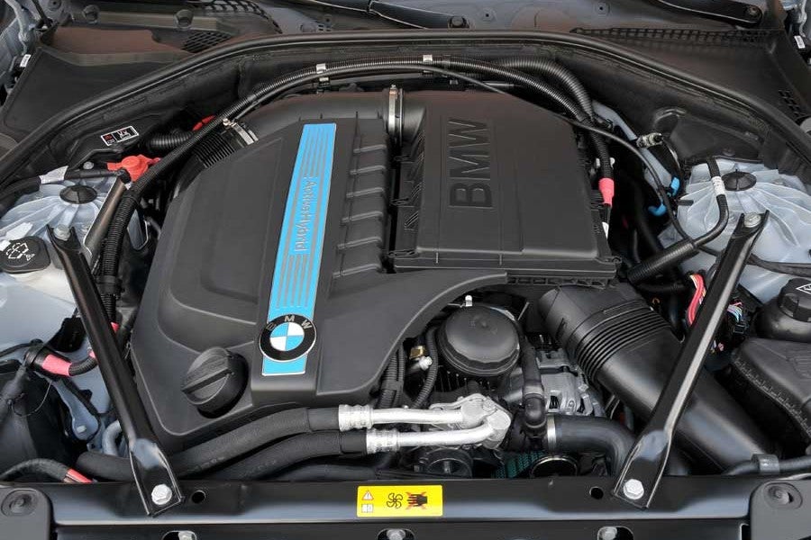 El motor de gasolina proviene del BMW 535i.