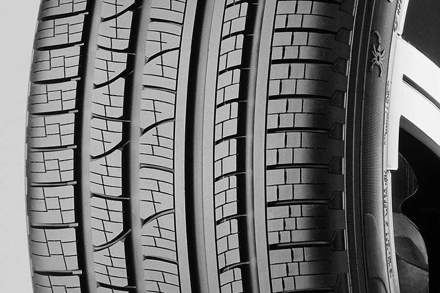 El dibujo de los Pirelli Scorpion Verde All Season está pensado para mejorar el desgaste y reducir la fricción contra el asfalto.