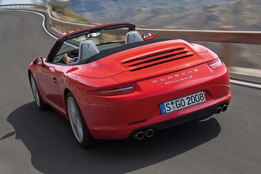 Mejoras en los motores y una nueva caja de cambios para el Porsche 911 Cabrio.
