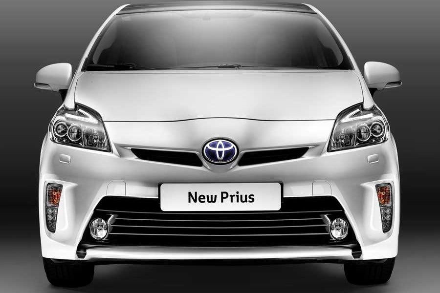 Unas nuevas ópticas y un paragolpes más bajo son las novedades más significativas de la parte delantera del Prius.