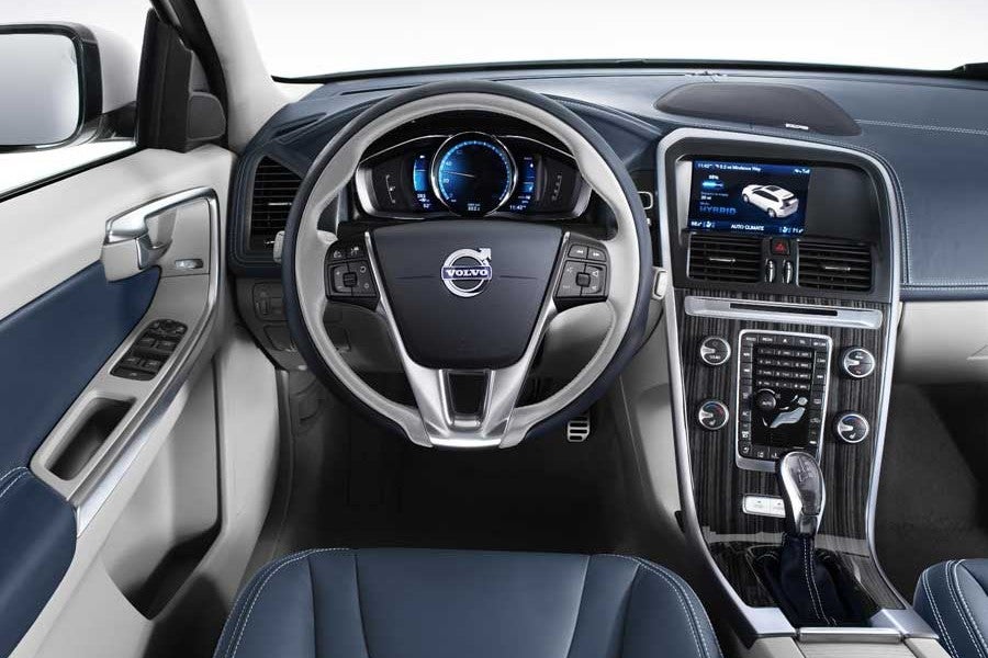 Con los cambios obvios de una versión híbrida, la imagen interior de este XC60 es muy similar a la del convencional.
