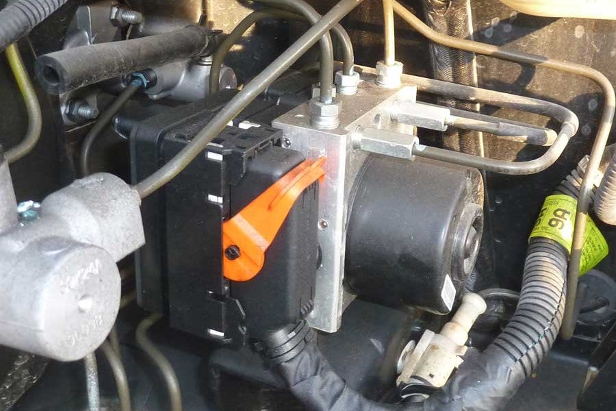 Para ahorrar peso, tamaño y precio, las electroválvulas y la unidad de mando se montan en un conjunto compacto.