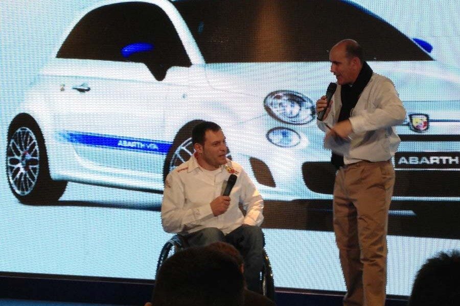 El piloto de rallys Albert Llovera ha sido el padrino de la presentación del Abarth 500 Vita.