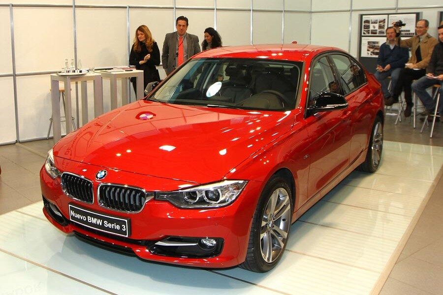 El nuevo BMW Serie 3, justo después de ser desvelado en la sede de BMW en Madrid.