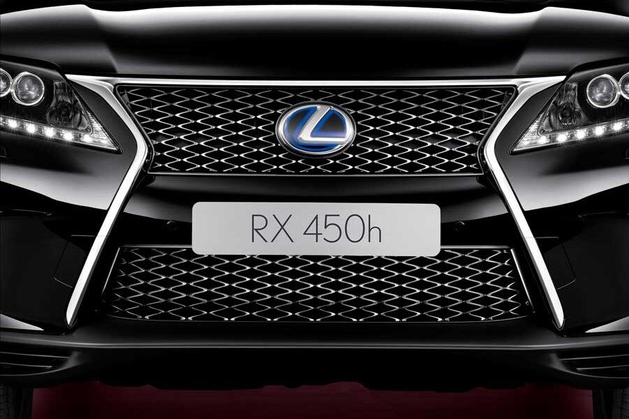 Por ahora es la única imagen oficial del nuevo Lexus RX450h.