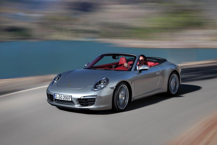Por primera vez, la silueta del 911 Cabrio con el techo cerrado se corresponde con la del Coupé.