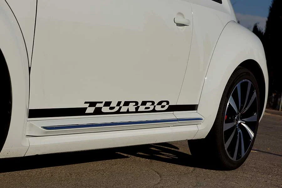 La inscripción en vinilo de la palabra Turbo es la seña de identidad del Beetle Turbo. Foto Jordi Villanueva.