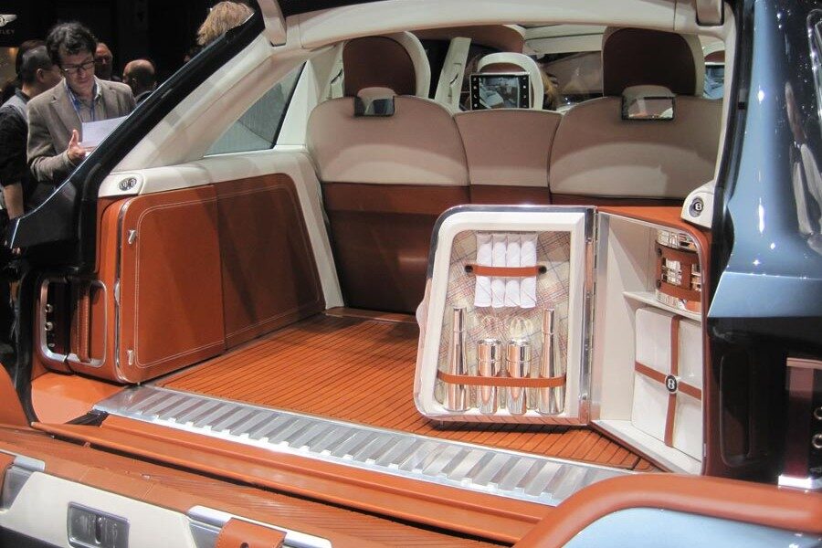 En el Bentley EXP 9 F podemos encontrar hasta ¡una cubertería!