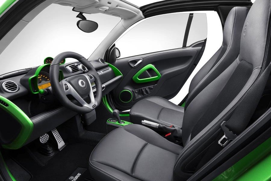 El interior del Electric Drive también ha sido totalmente transformado por Brabus.