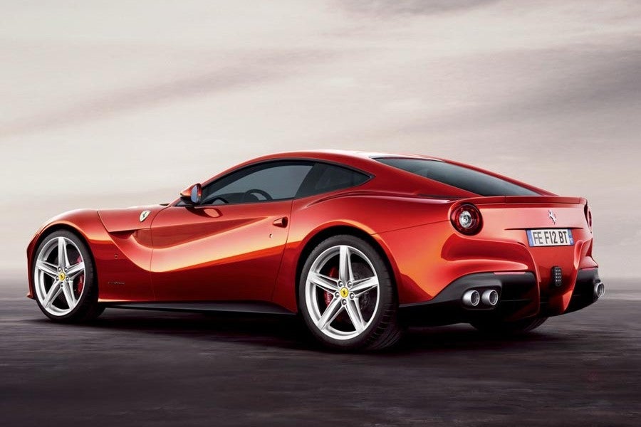 Las líneas del nuevo F12 dan como resultado un coche afilado y musculoso.