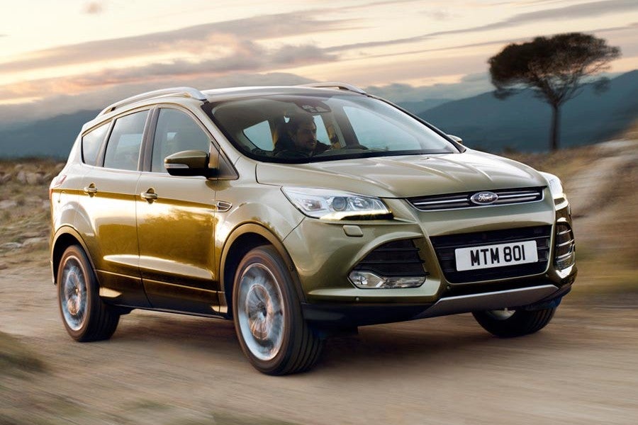El maletero del nuevo Ford Kuga se puede abrir sin utilizar las manos gracias a un sensor situado bajo el paragolpes trasero.