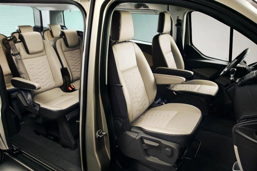 La capacidad interior del Tourneo Custom Concept es de ocho pasajeros.