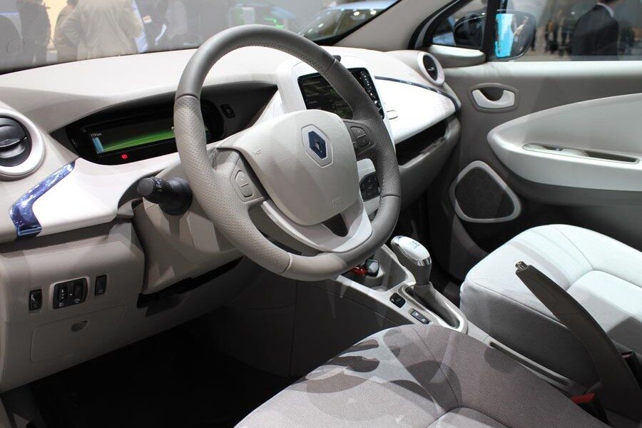 El interior del Renault Zoe no presenta muchas diferencias respecto al de un coche convencional.
