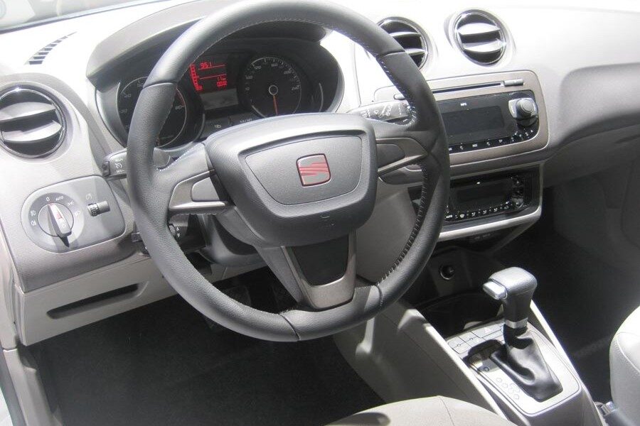 El interior del Seat Ibiza conserva intactas todas y cada una de las características ya conocidas.